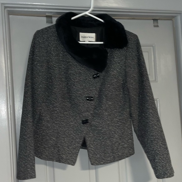 Gorgeous Size 8 Petite Jacket. MUST BE BUNDLED - Picture 1 of 9